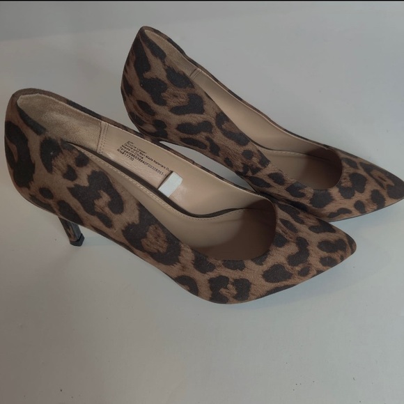 A New Day Leopard Print Gemma
Pointed Toe Stiletto Heels. Size 6w - Picture 7 of 11